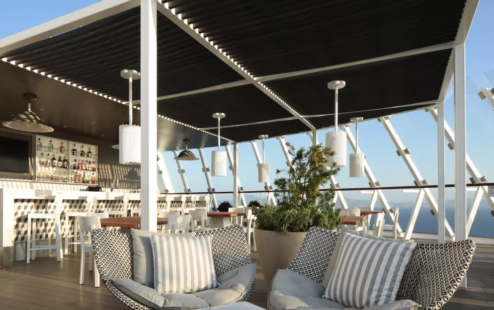 Celebrity Cruises, Celebrity Apex, The Retreat® Pool Bar ©CEL.jpg